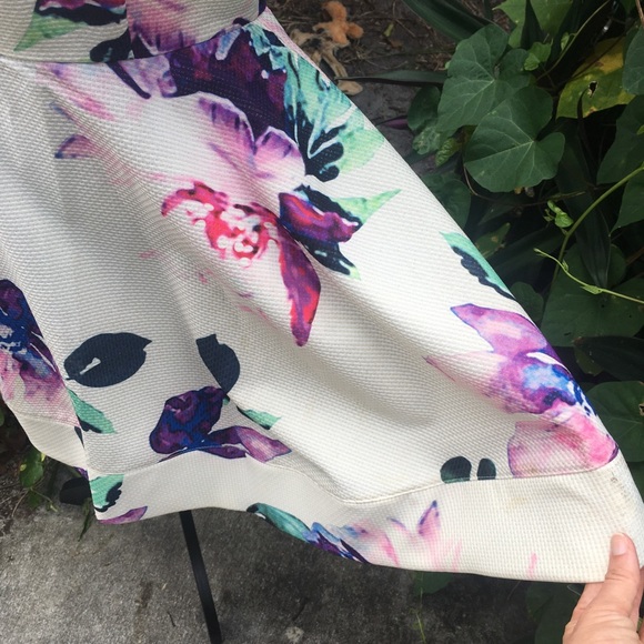 Luxxel open back, twirly skirt dress size M - Picture 7 of 9